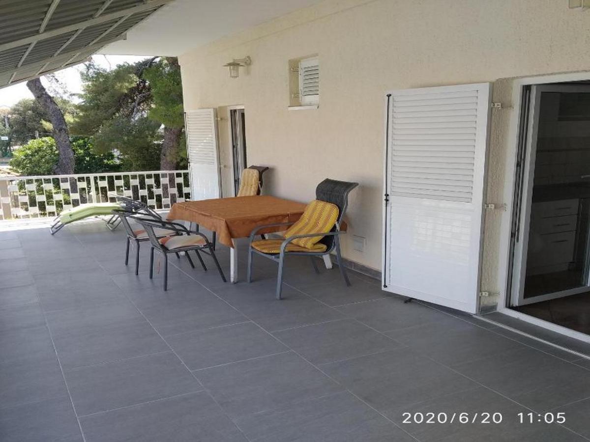 Apartmani Lucia Biograd Biograd Na Moru Kamer foto